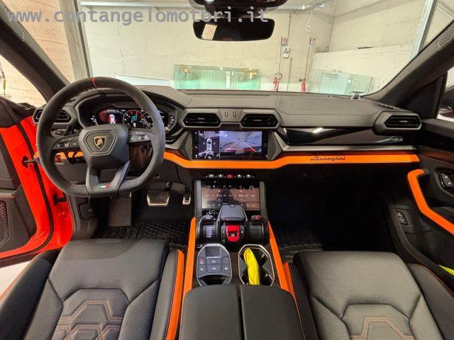LAMBORGHINI Urus 4.0 SE vettura ufficiale