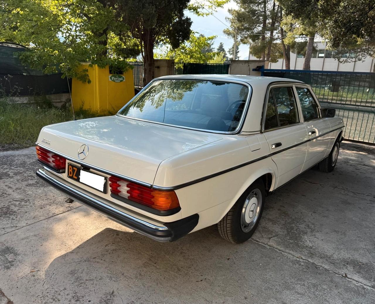 Mercedes-benz 200 BERLINA