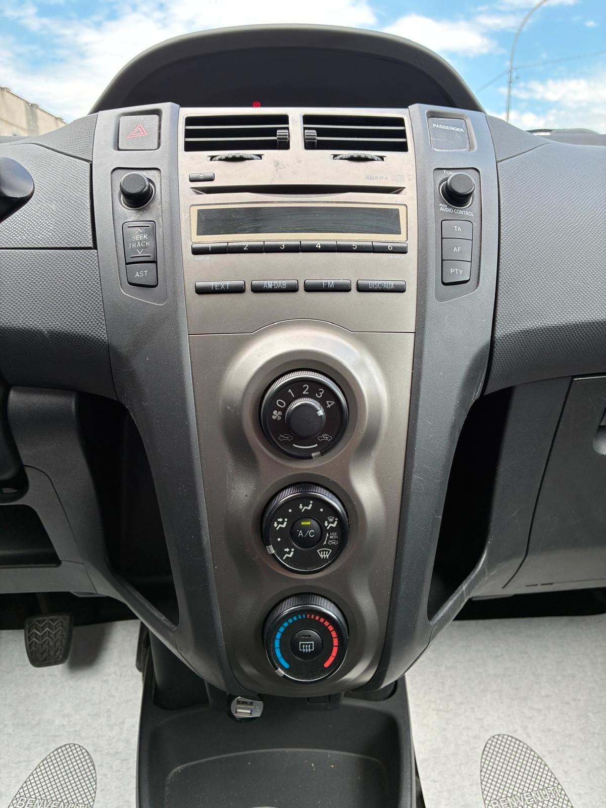 Toyota Yaris 1.0 3 porte Now - OK NEOPATENTATO