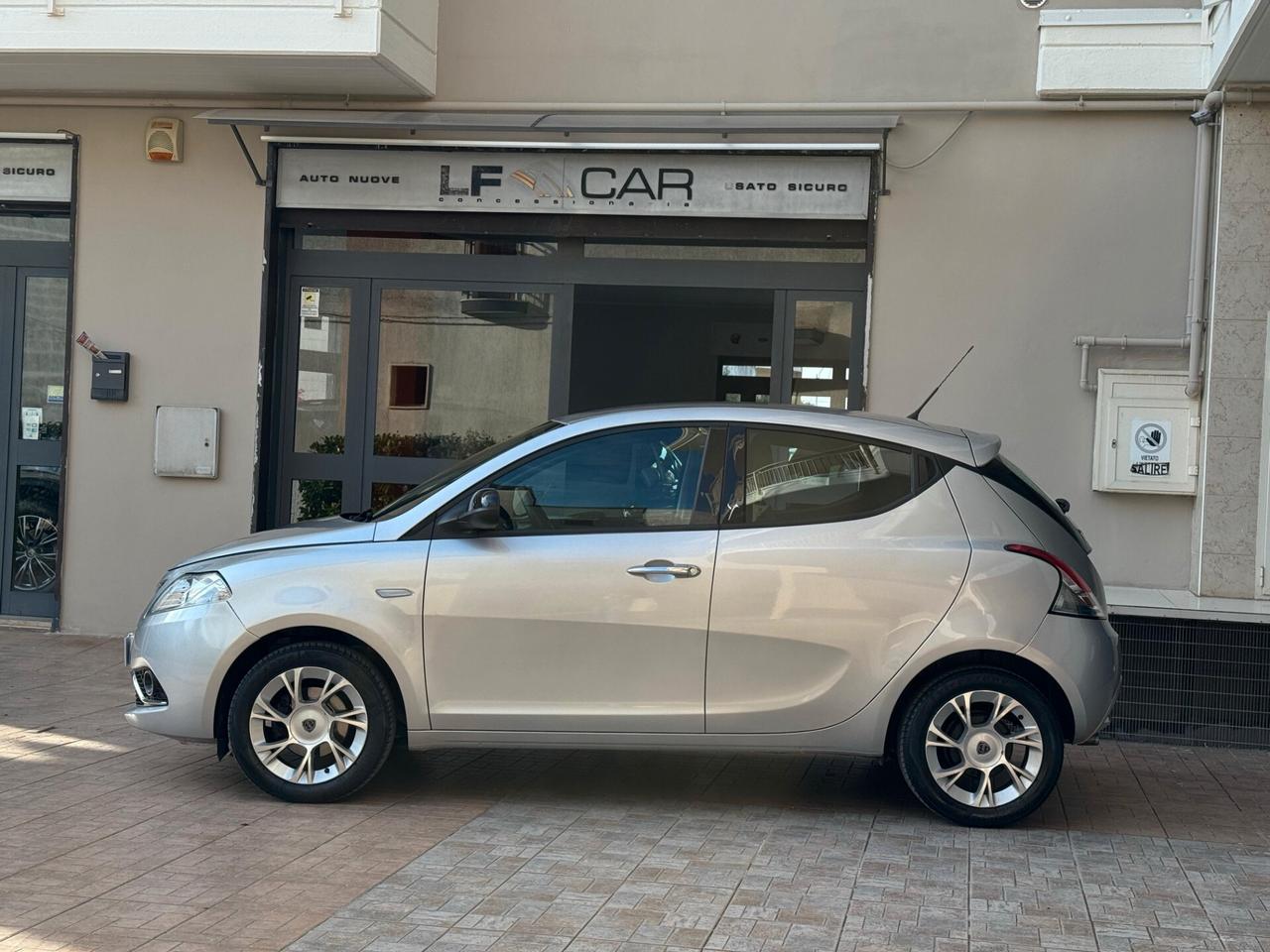 Lancia Ypsilon 1.2 69 cv 5 porte Platinum