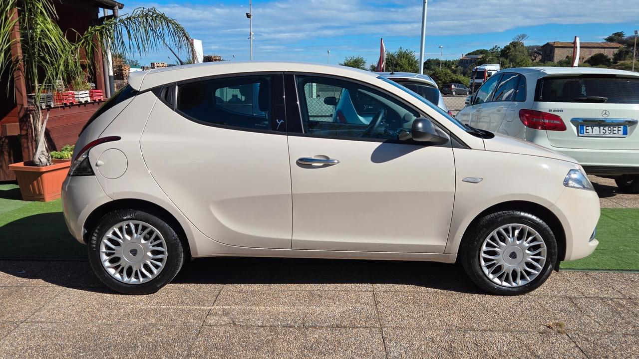 Lancia Ypsilon 1.3 MJT 16V 80 CV 5 porte S&S Silver