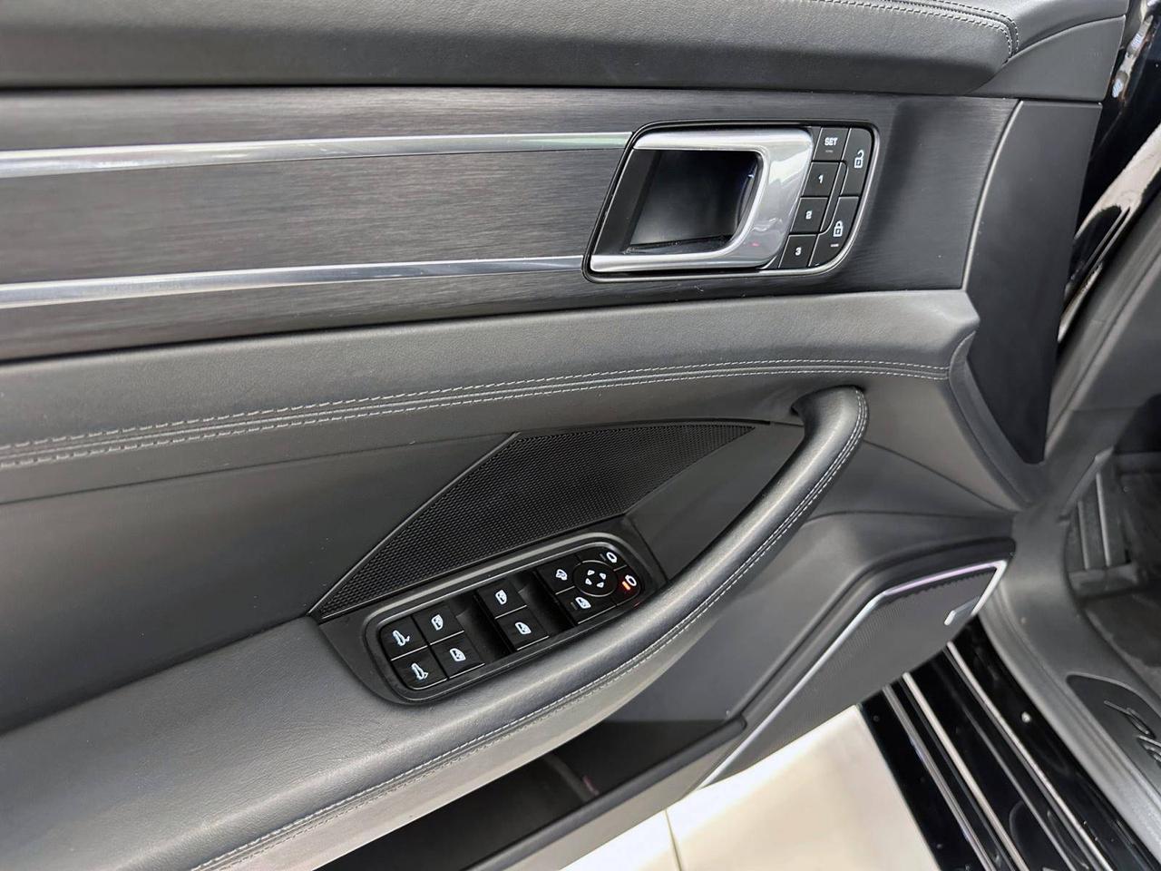 Porsche Panamera Sport Turismo 4 Platinum Edition 330cv