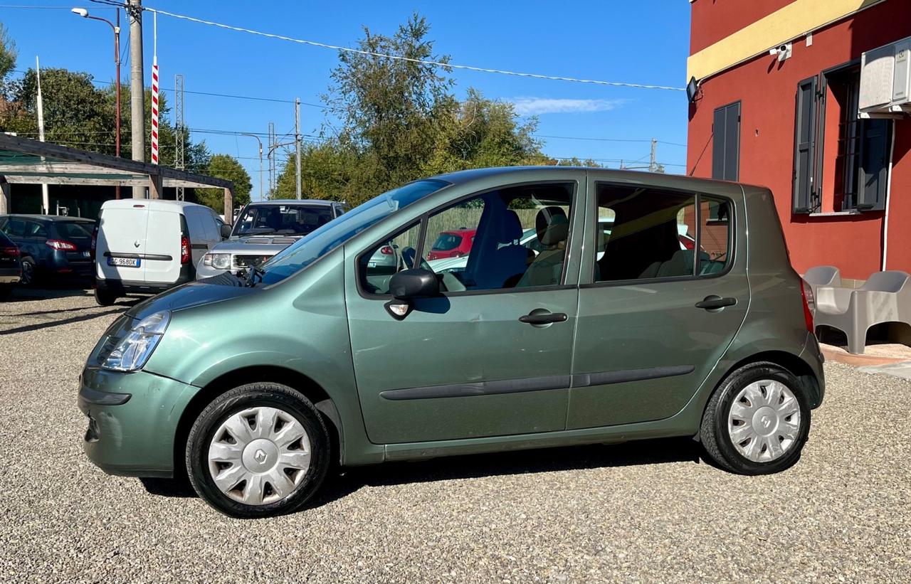 Renault Modus 1.2 16V Saint Tropez