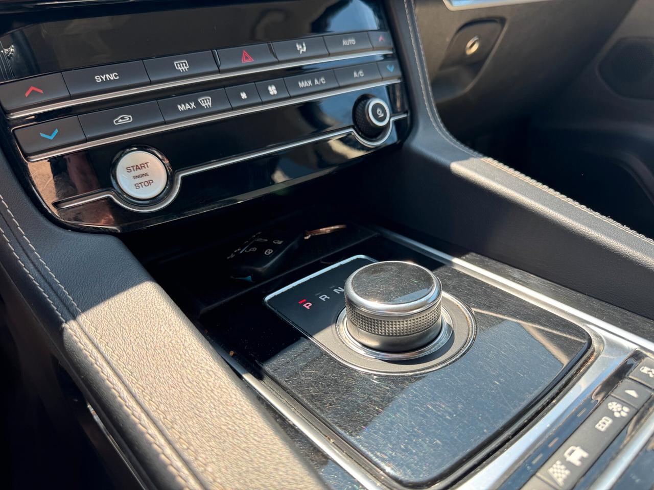 Jaguar F-Pace 2.0 D 180 CV AWD aut. R-Sport