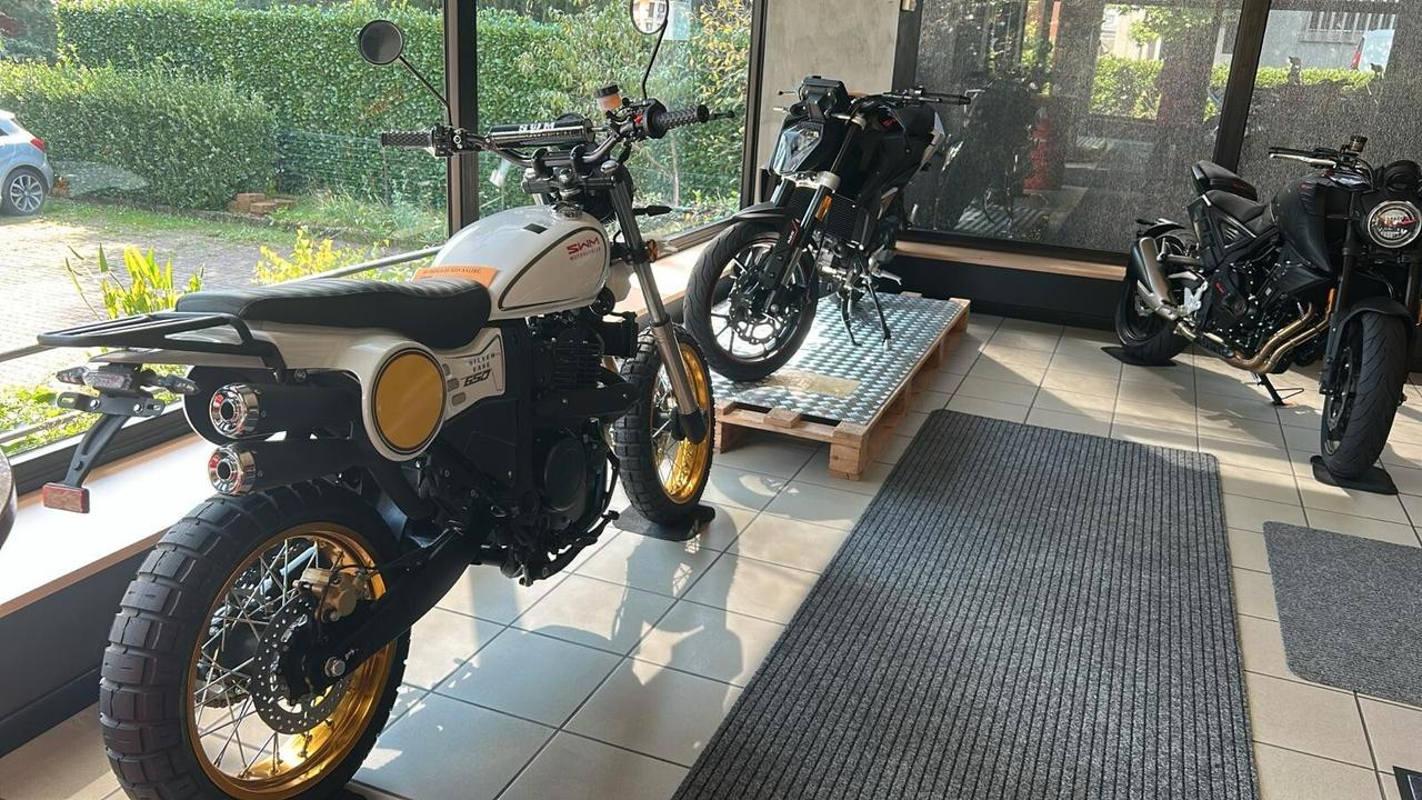 Swm Silver Vase 650 17-17