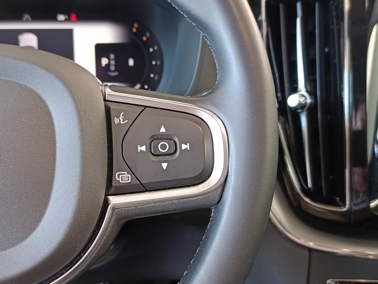 Volvo XC60 2.0 b4 Core awd auto