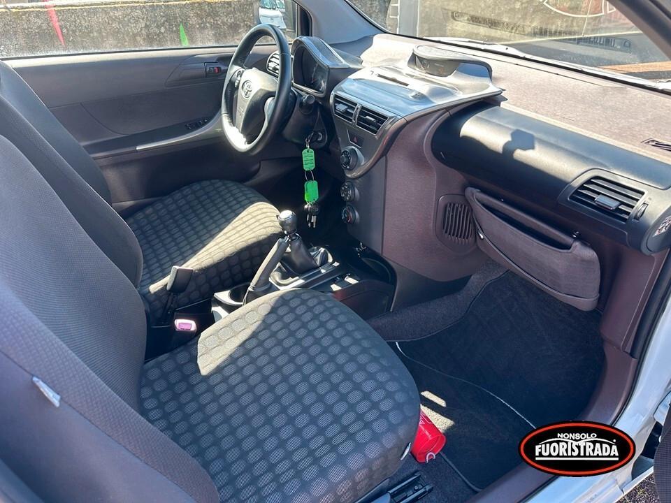 Toyota iQ 1.0 Sol Bianco perla tetto nero Lucido