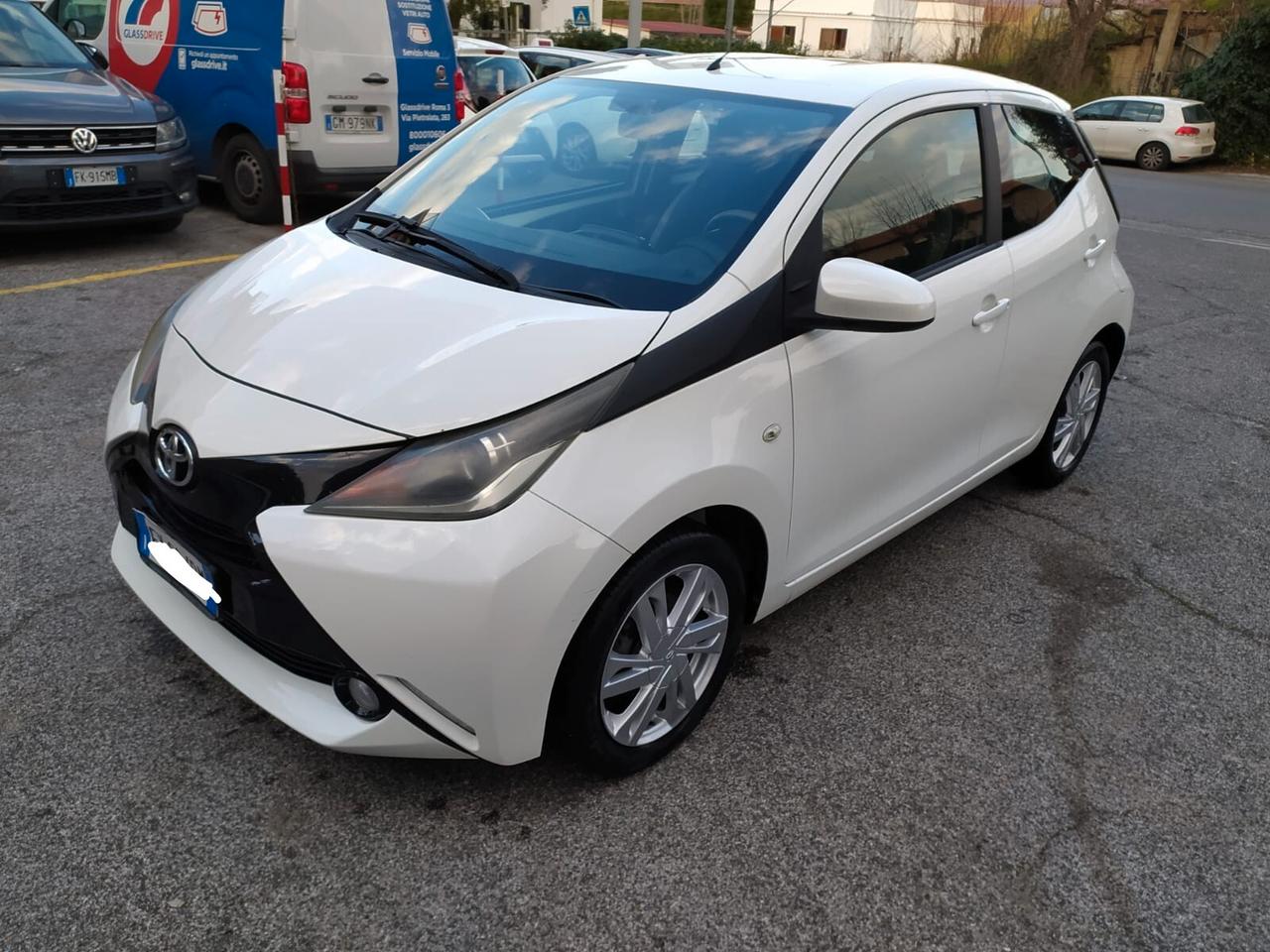 Toyota Aygo 1.0 x-play offerta del mese