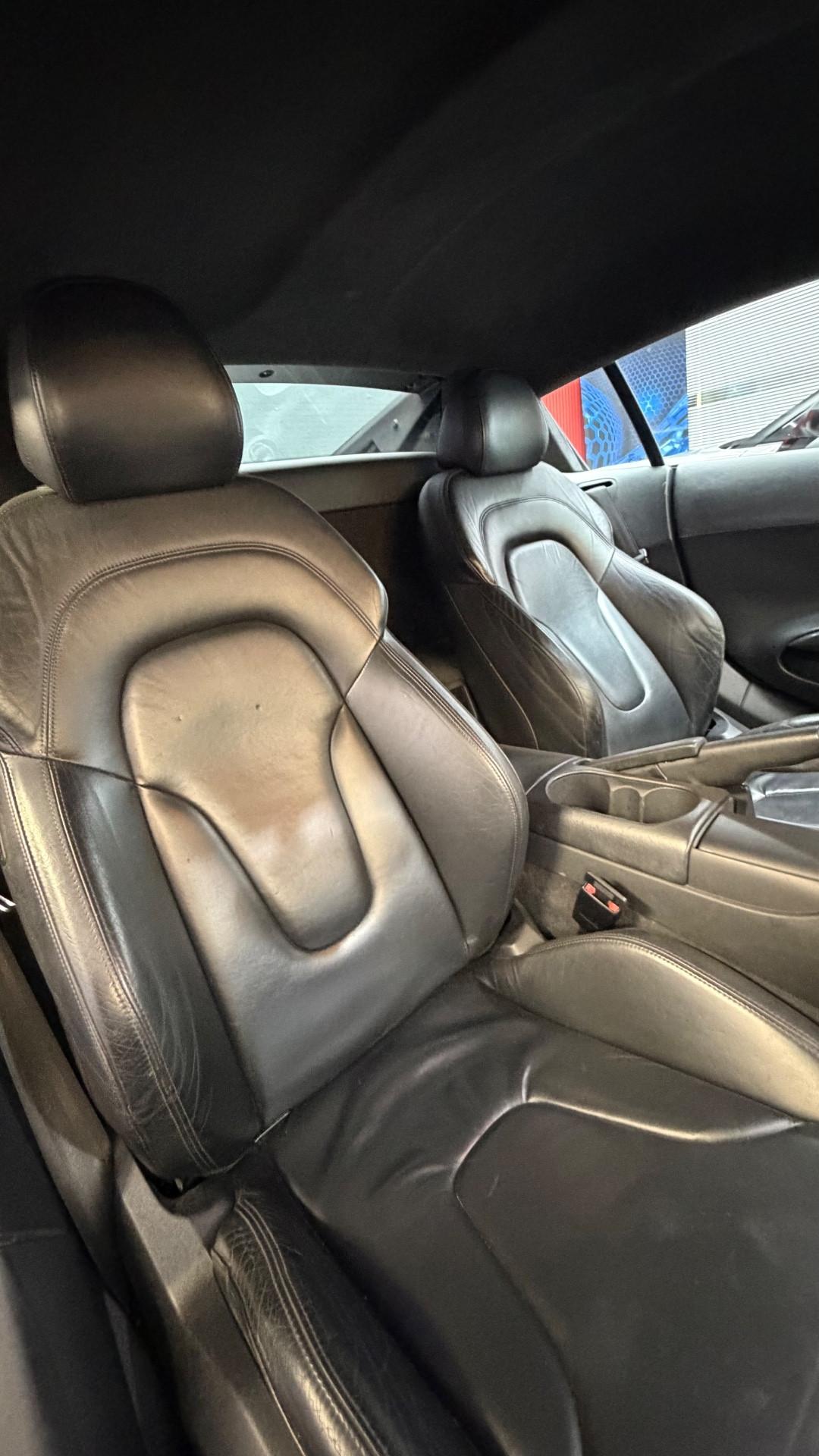 Audi R8 4.2 V8 FSI quattro R tronic
