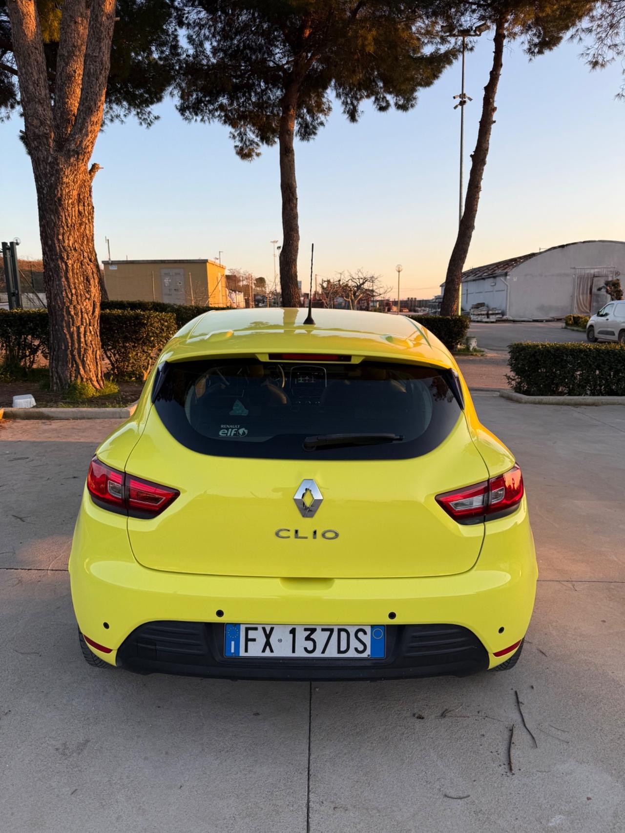 Renault Clio dCi 8V 75 CV 5 porte Moschino Intens