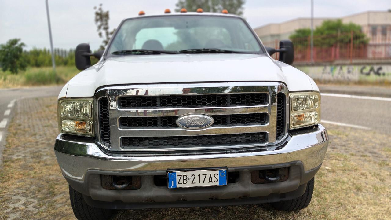 Ford F 350 6.0 TD 4x4 con Gancio