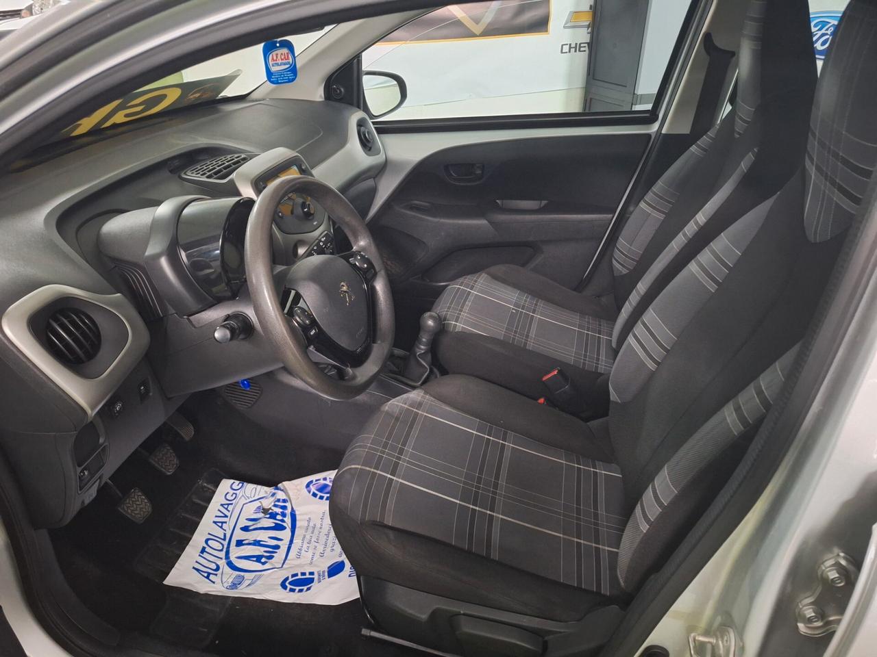 Peugeot 108 PureTech 82 5 porte Roland Garros TOP!