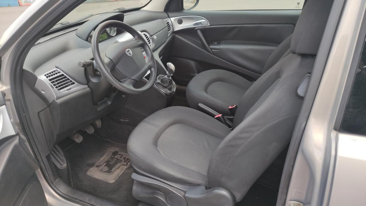 Lancia Ypsilon 1.2 69 CV SOLI 80000km NEOPATENTATI - 2011