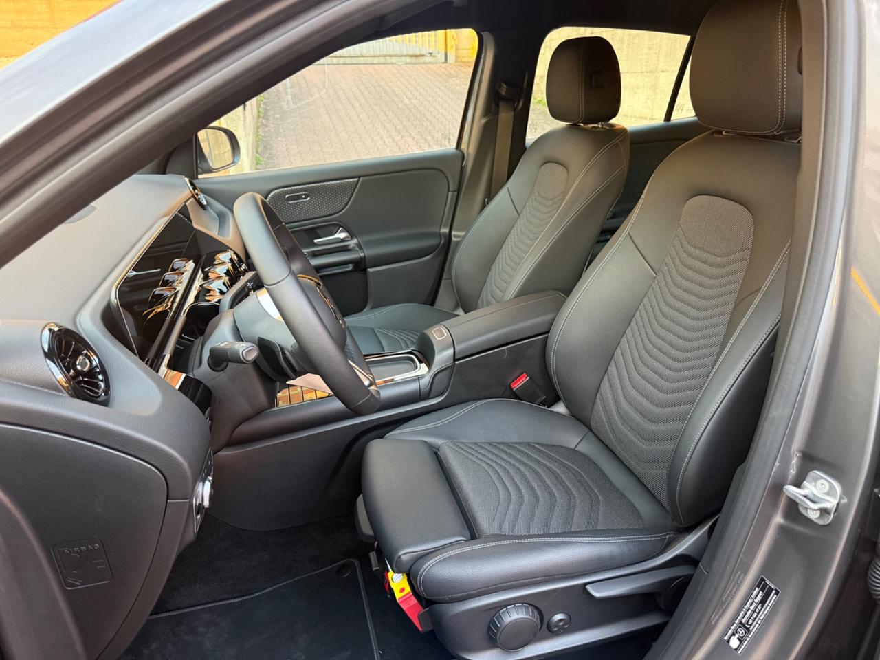 Mercedes-benz GLA 180 Mhev Aut. PARI AL NUOVO!