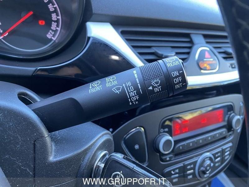 Opel Corsa 1.2 Coupé b-Color