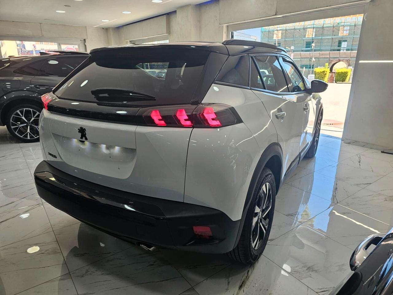 NUOVA PEUGEOT 2008 ALLURE PACK BICOLOR EDITION 1.5 BLUEHDI 131CV EAT8 F1