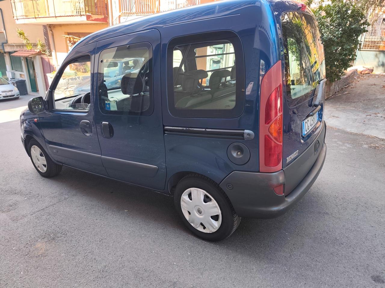 Renault Kangoo 1.5 dCi 82cv Leggi