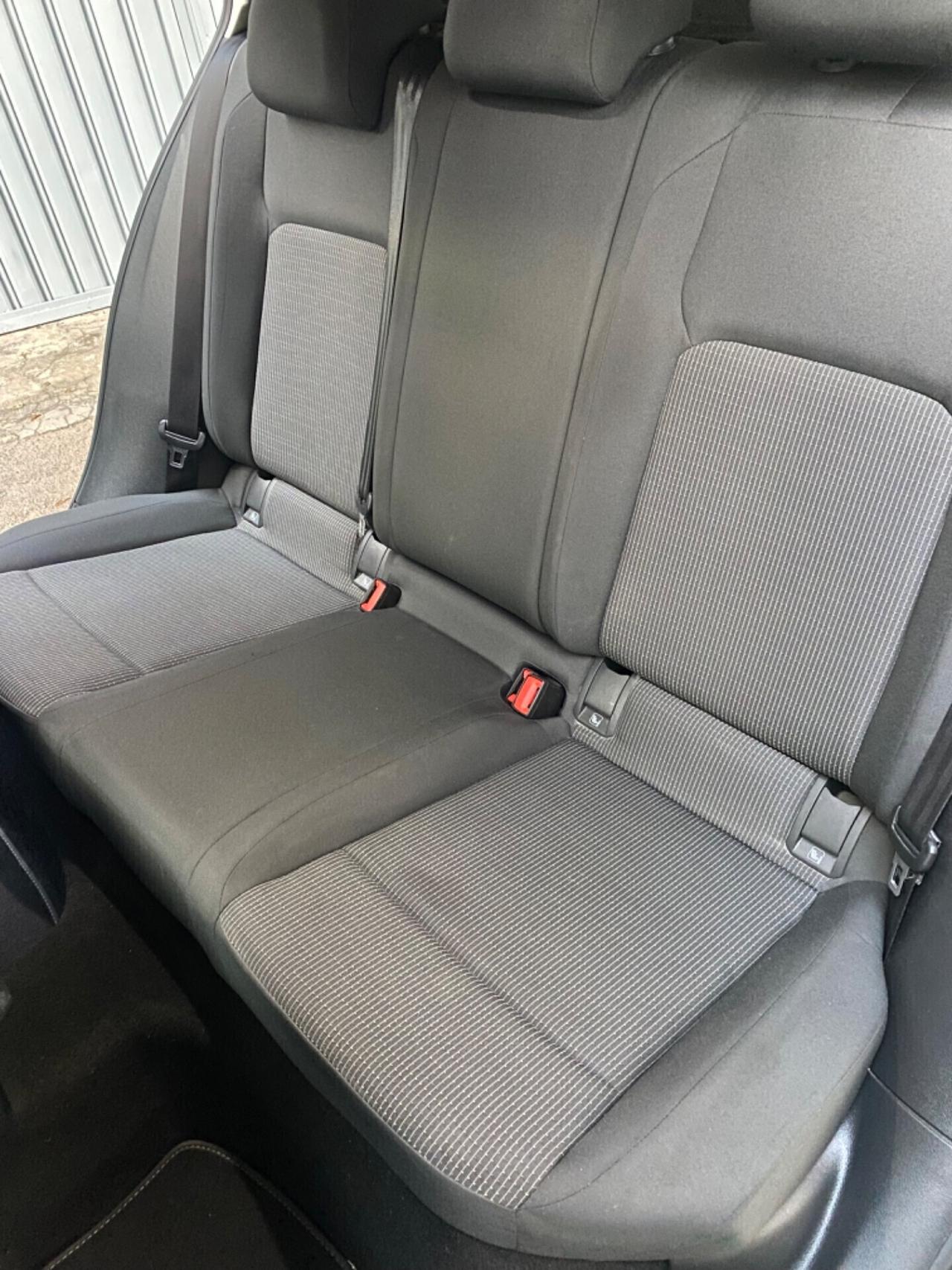 Volkswagen Golf 8 1.0 TSI 90cv - OK NEOPATENTATI