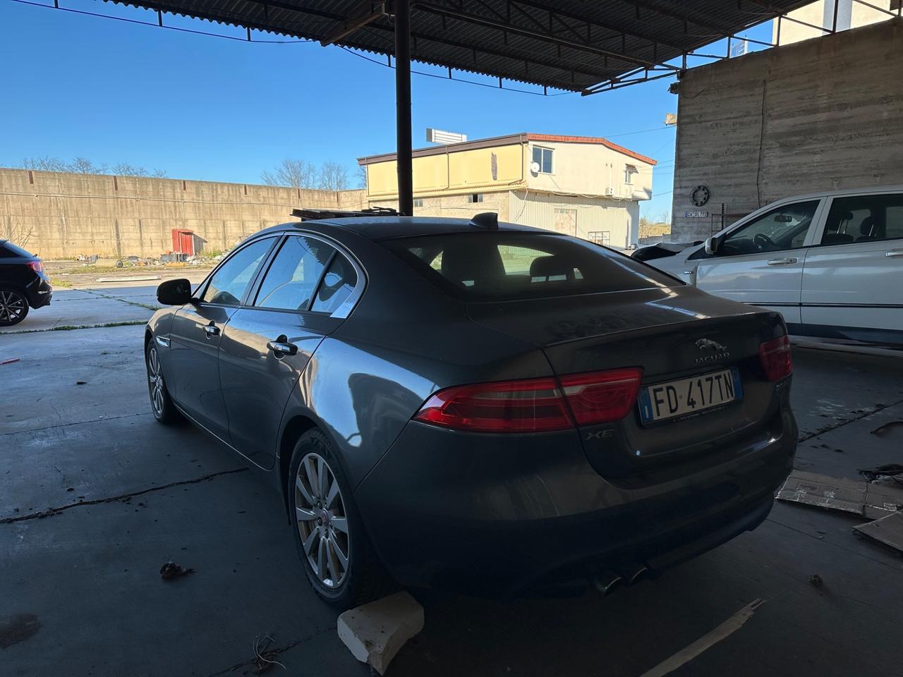 Jaguar XE 2.0 D Turbo Pure