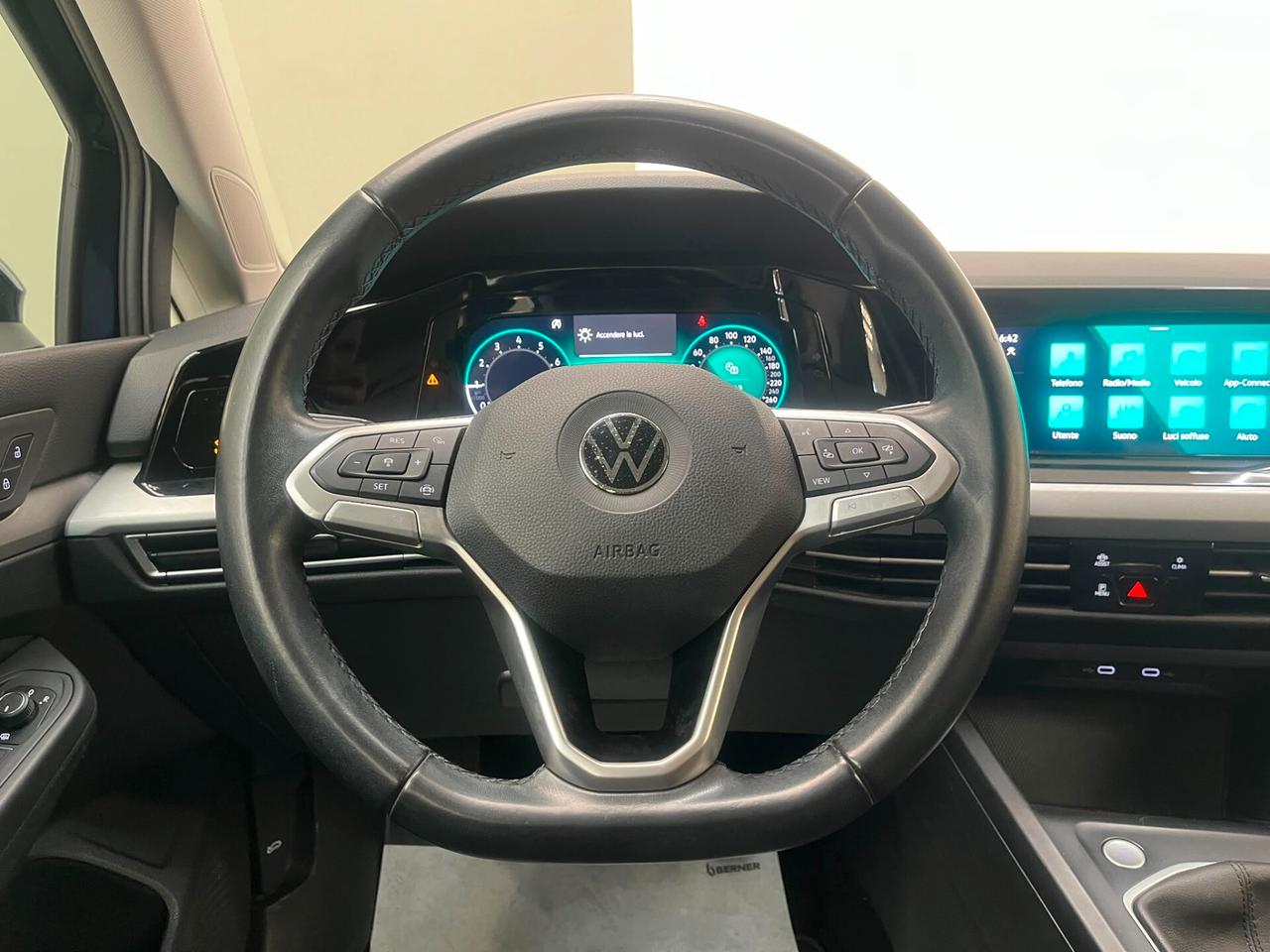 Volkswagen Golf, VIII 2021 1.0 tsi evo Life 110cv *IVA ESPOSTA*