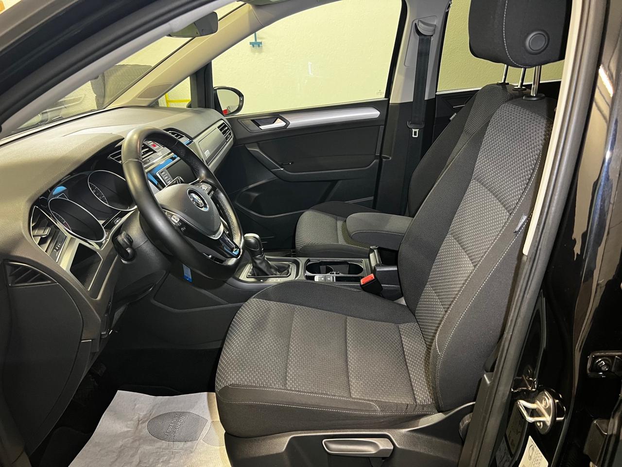 Volkswagen Touran 2.0 TDI 150 CV SCR DSG Business BlueMotion Technology