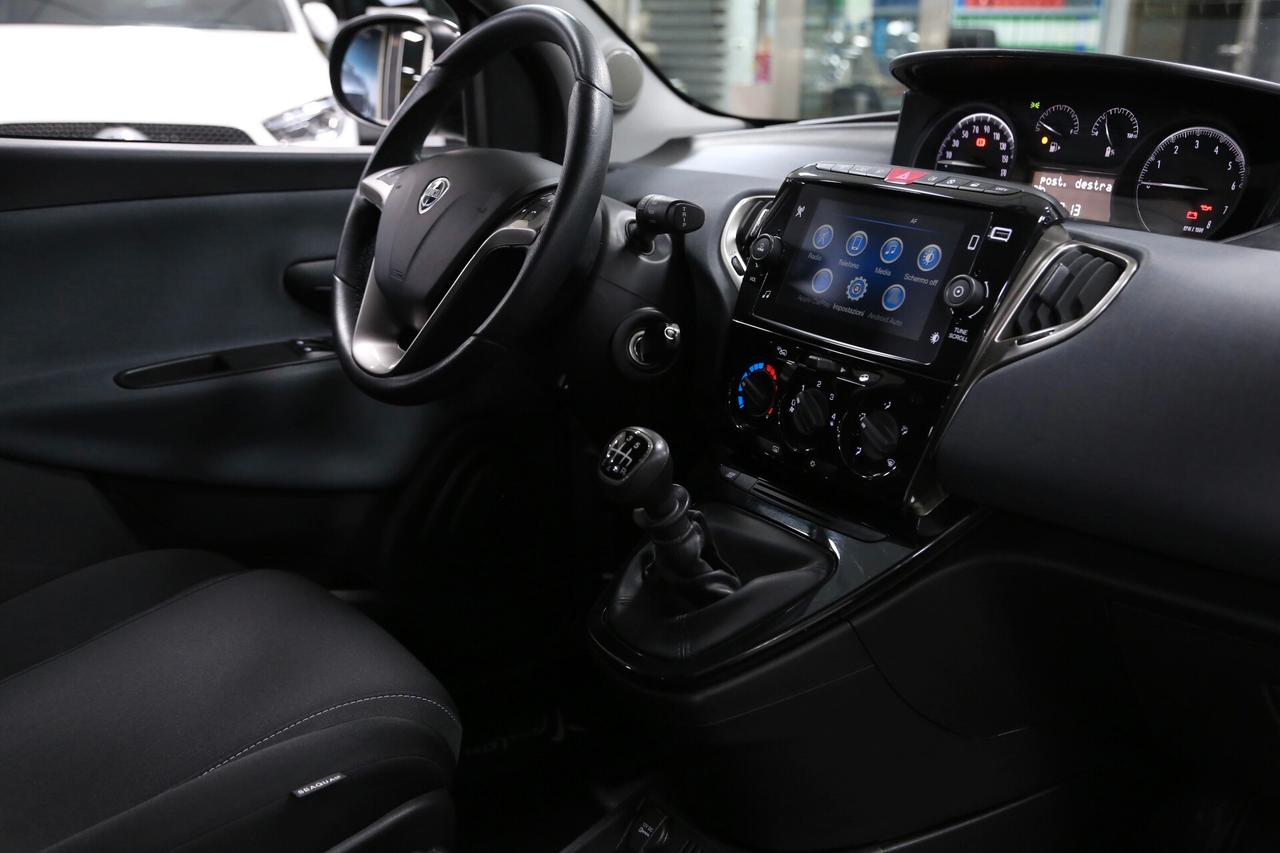 Lancia Ypsilon 1.0 Hybrid Gold_neopatentati