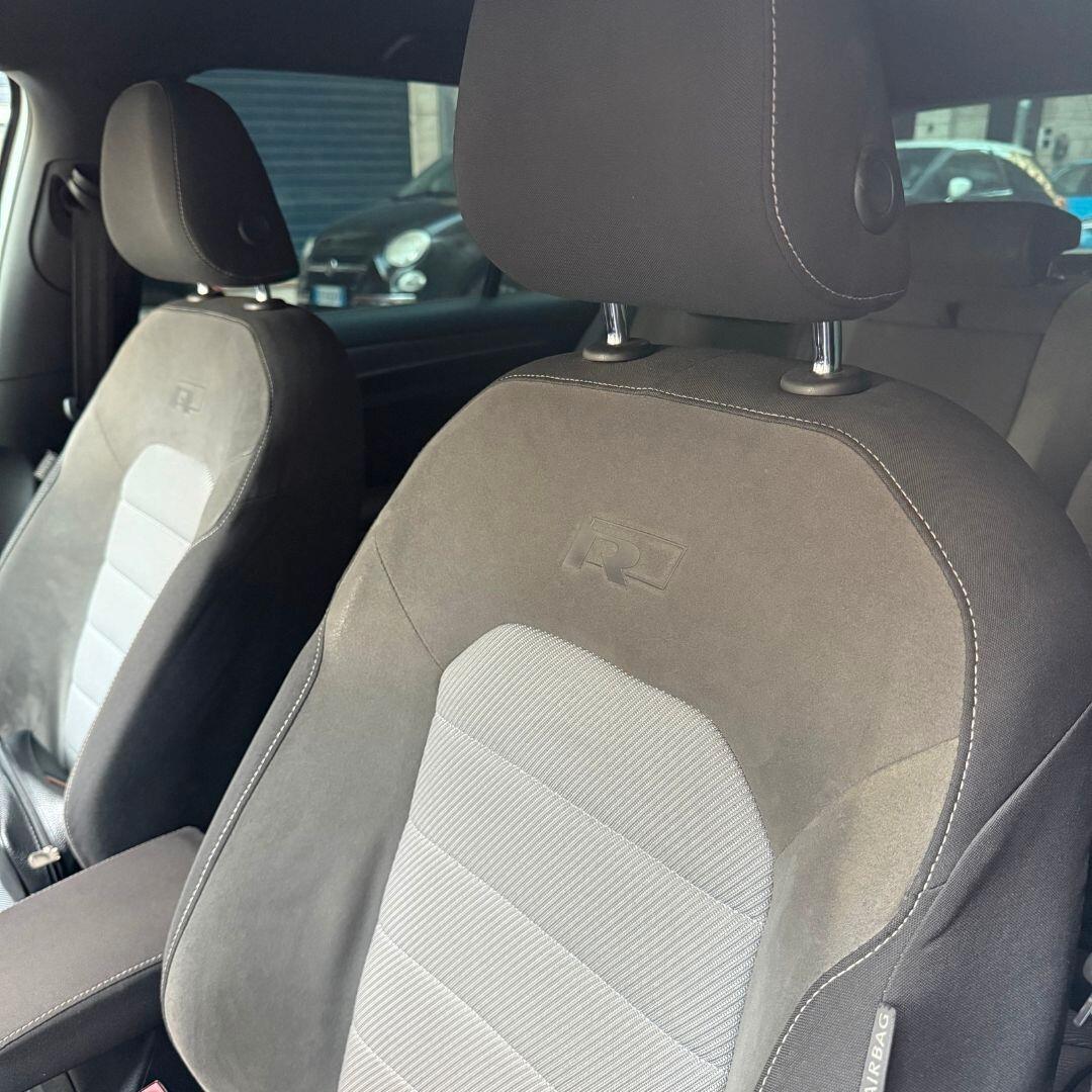 Volkswagen Golf 1.6 TDI 110cv allestimento R-Line