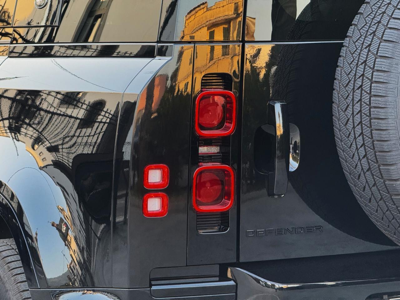 Land Rover Defender 110 3.0d i6 X-Dyn HSE 250CV 7 POSTI