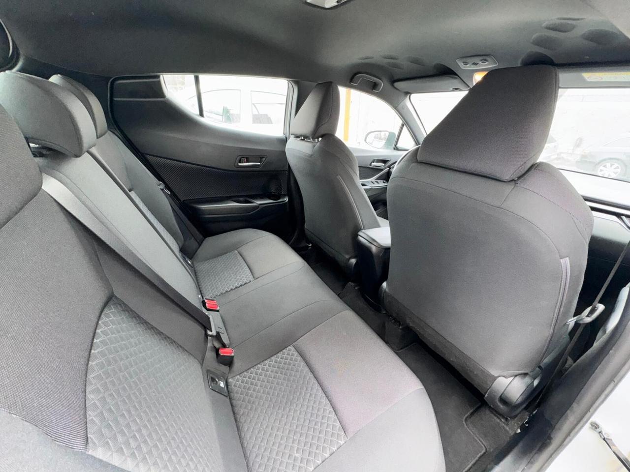 Toyota C-HR 1.8 Hybrid E-CVT Business