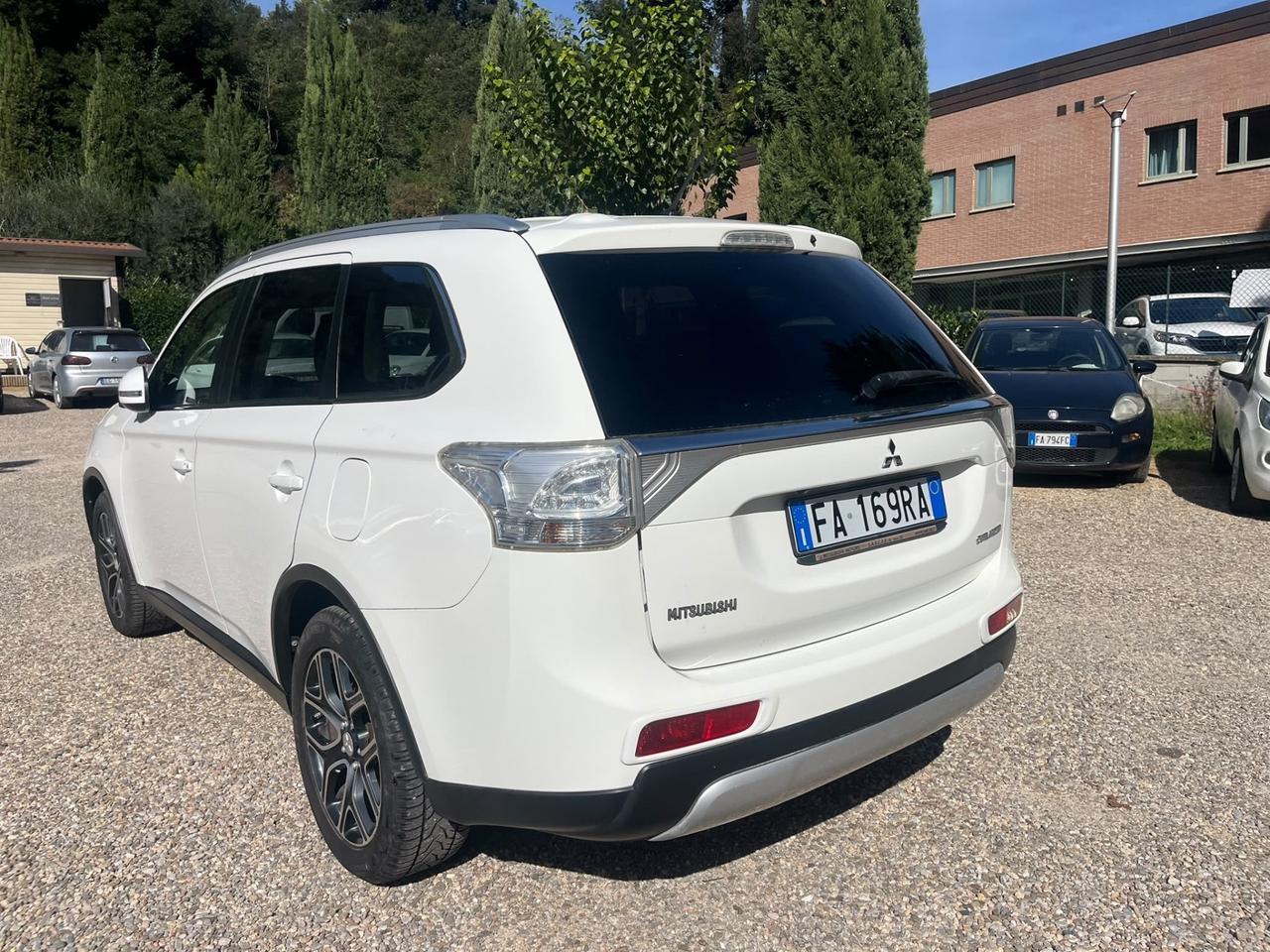 Mitsubishi Outlander 2.2 Diesel // 4X4 // 7 Posti