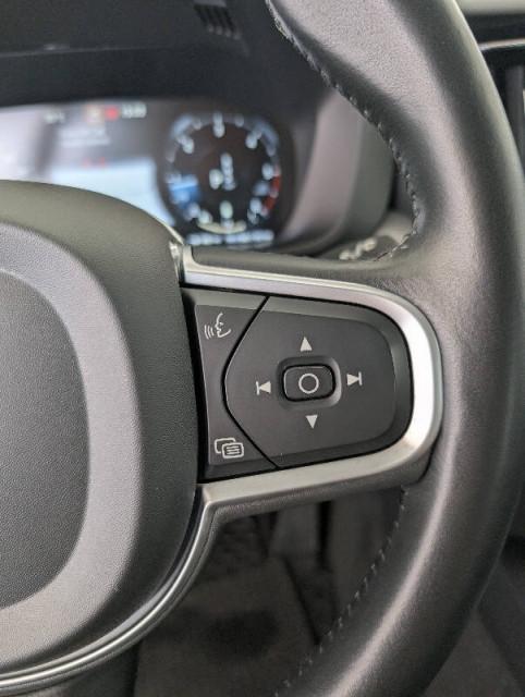 Volvo XC60 2.0 b4 Momentum Pro awd auto