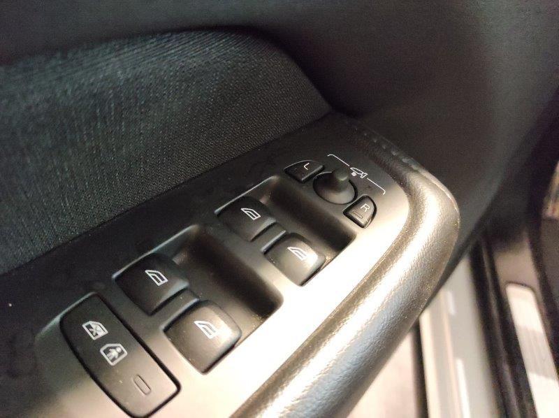 VOLVO XC60 (2017-->) - XC60 B4 Geartronic Momentum