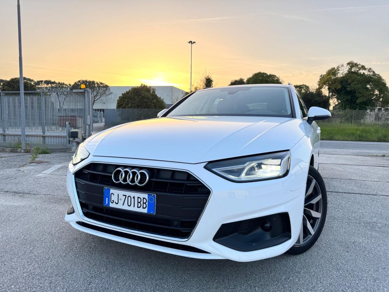 AUDI A4 2.0 Tdi Avant S-Tronic - Led 18