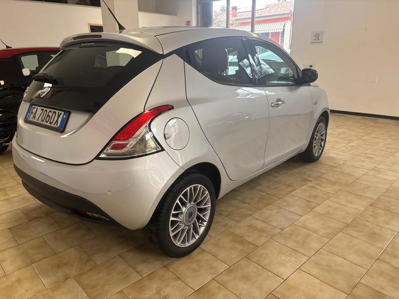 LANCIA YPSILON ANNO 2015 DS 1.3 MULTIJET ADATTA NEOPATENTATI KM 160 MILA