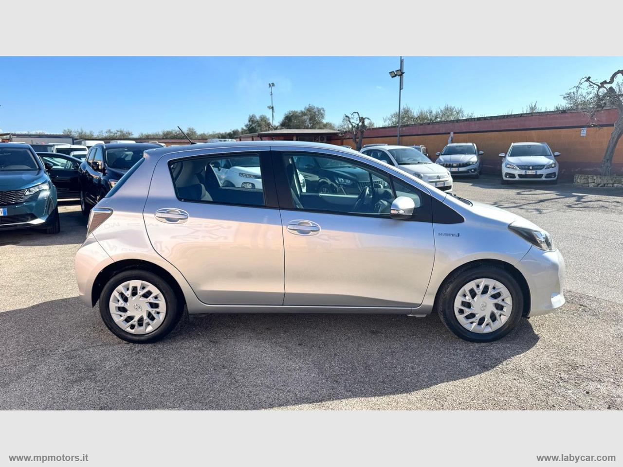 TOYOTA YARIS LOUNGE HYBRID 1.5 75CV