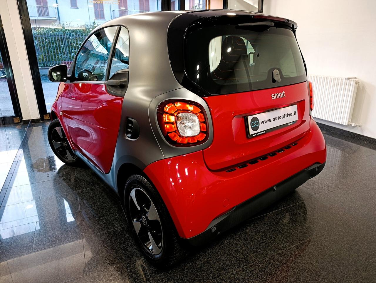 Smart ForTwo 70 1.0 twinamic Passion Grey opaco e Rosso