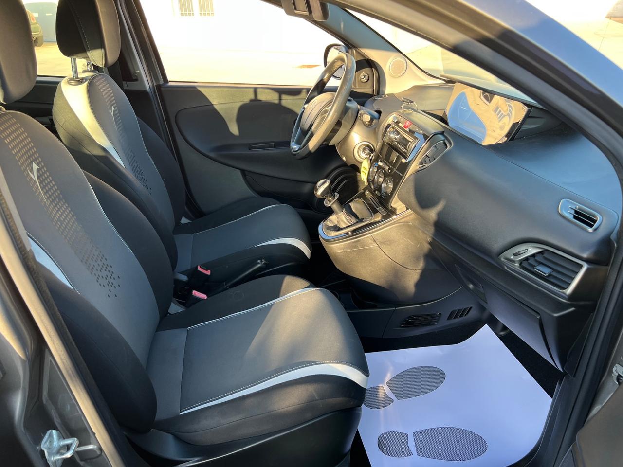 Lancia Ypsilon 1.2 69 CV “62 Mila Km” 2015