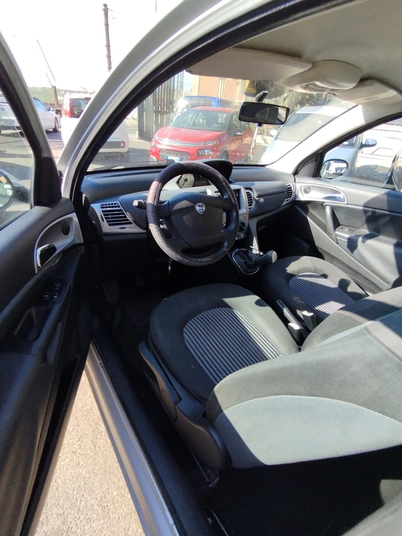 Lancia Ypsilon 1.3 MJT 75 CV Argento