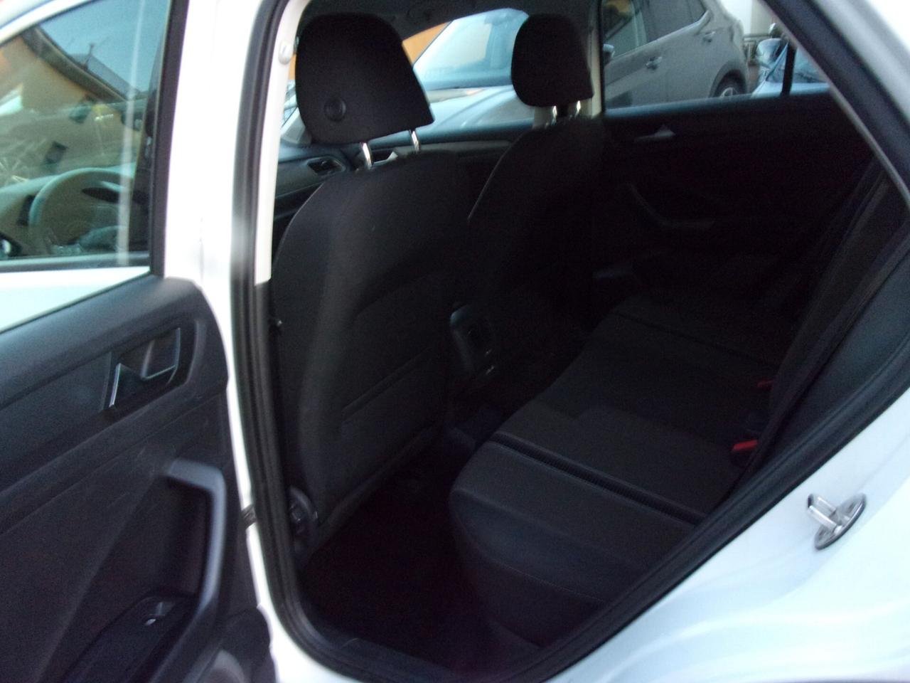 Volkswagen T-Roc 1.0 TSI Business BlueMotion Technology 110 cv