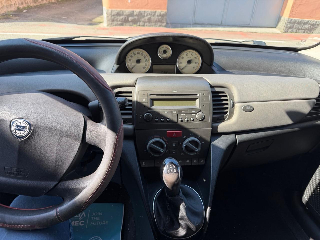 Lancia Ypsilon 1.3 MJT 75 CV Argento