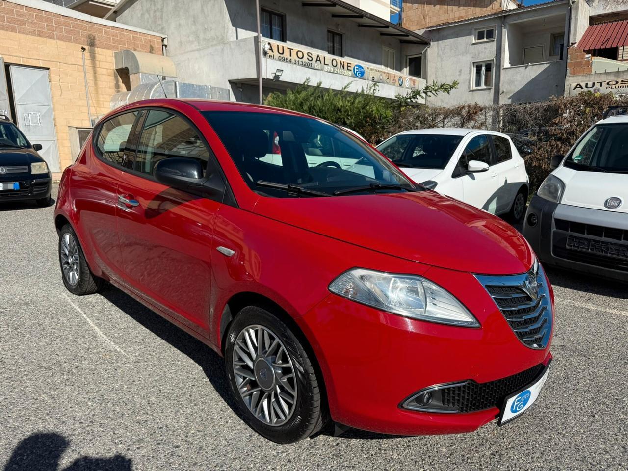 Lancia Ypsilon 1.2 Black&Red