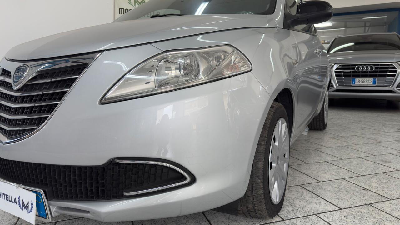 Lancia Ypsilon 1.2 69 CV 5 porte S&S Silver