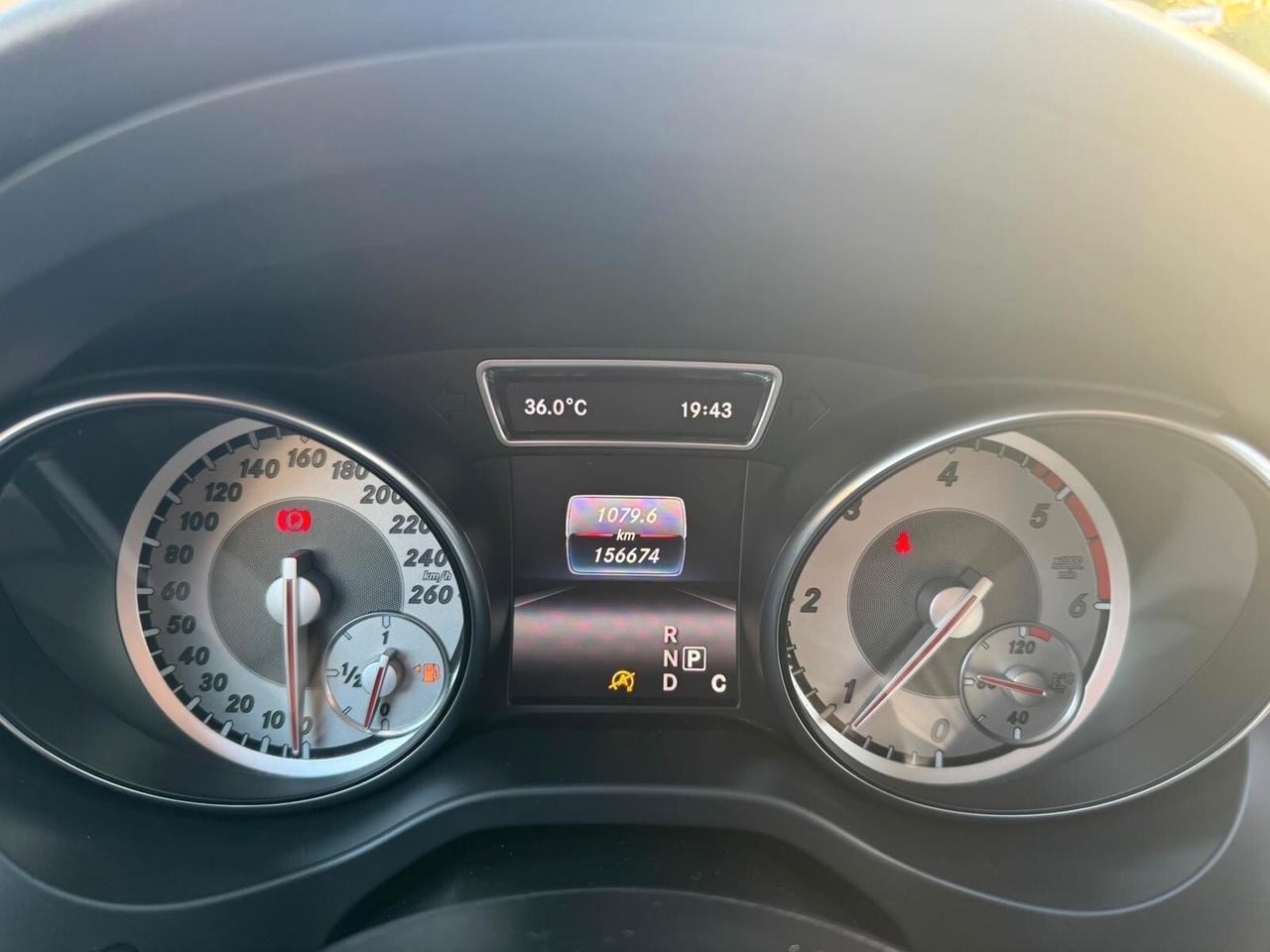 MERCEDES GLA 180d Premium