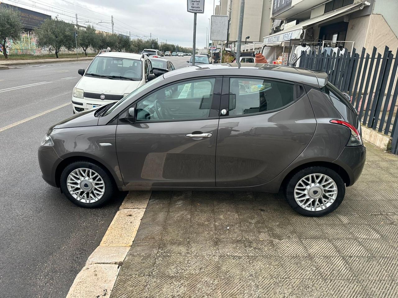 Lancia Ypsilon 1.2 69 CV 5 porte GPL Ecochic Gold