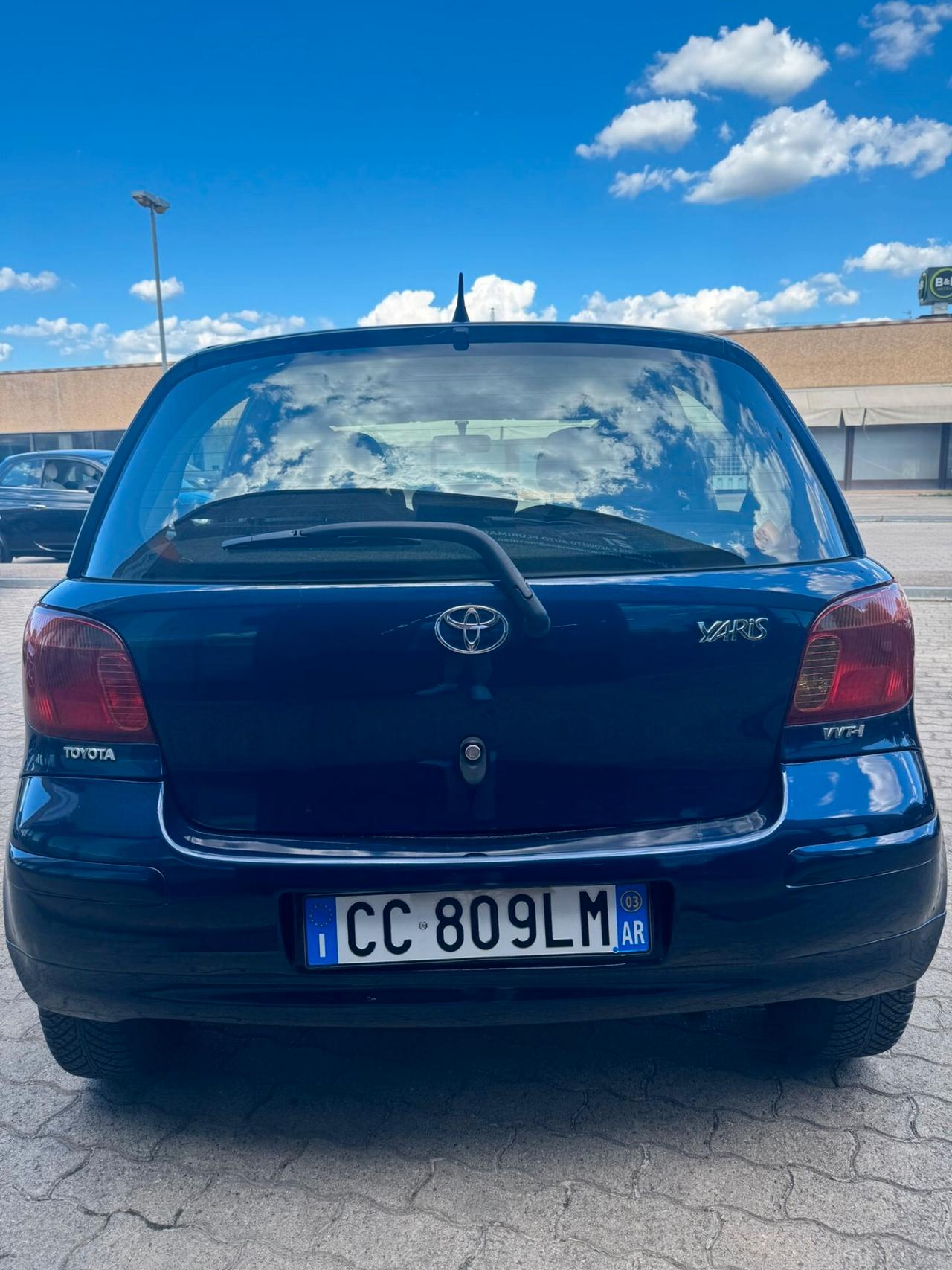 Toyota Yaris 1.0i 16V cat 5 porte Sol