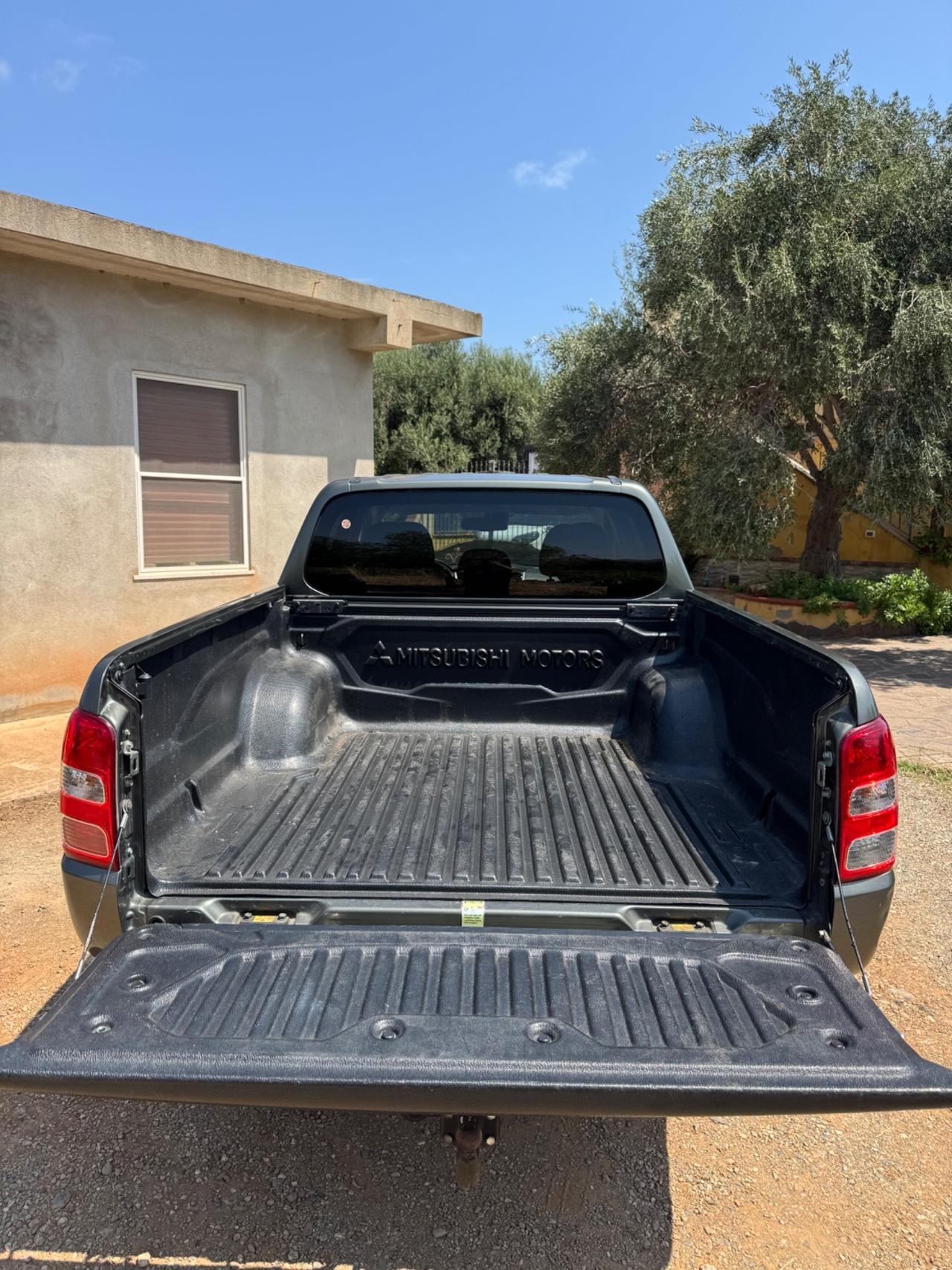 Mitsubishi L200 2.3 DID 4x4 180cv Gancio Traino