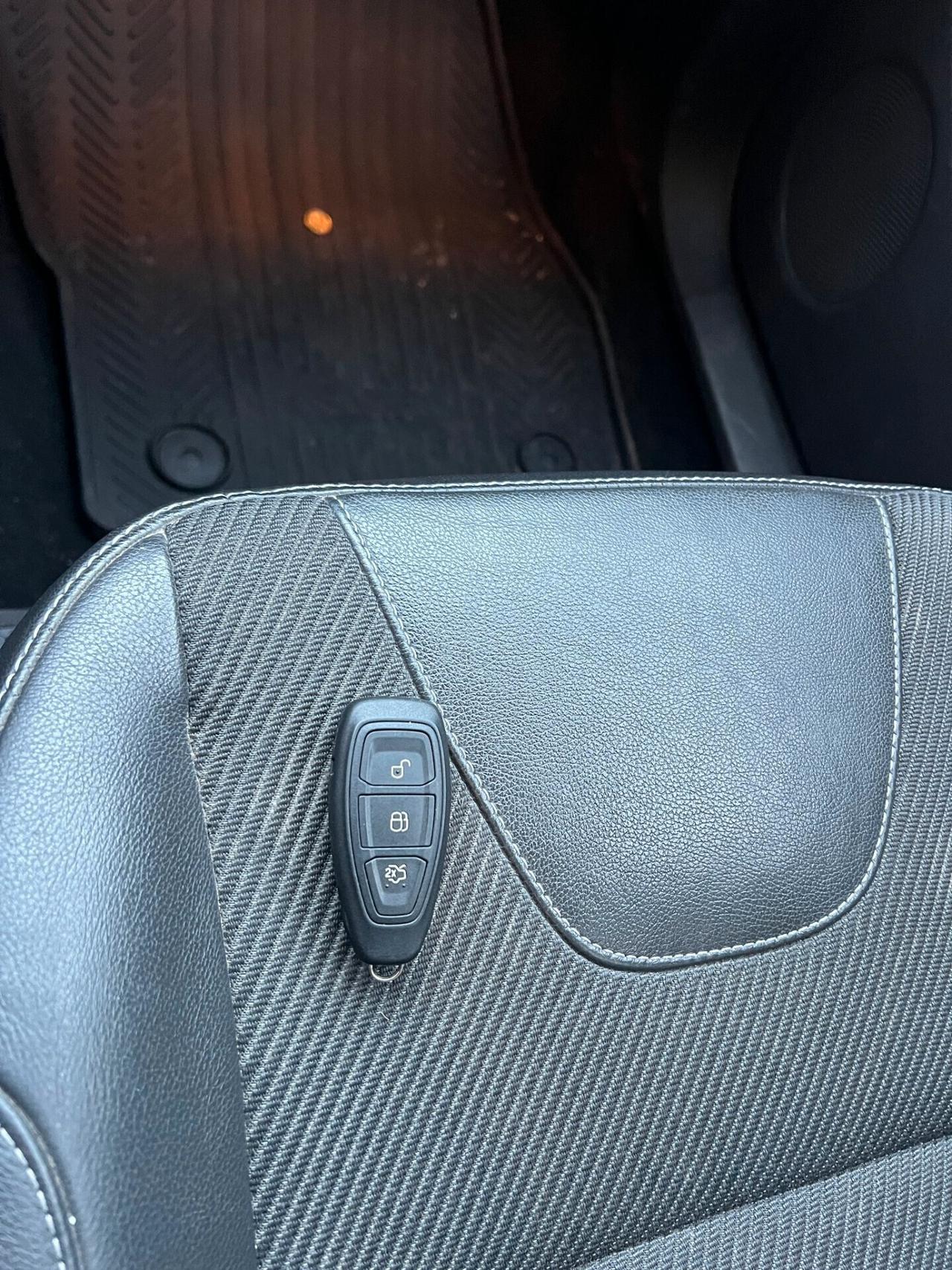 Ford Kuga 2.0 TDCI 120 CV S&S 2WD Titanium