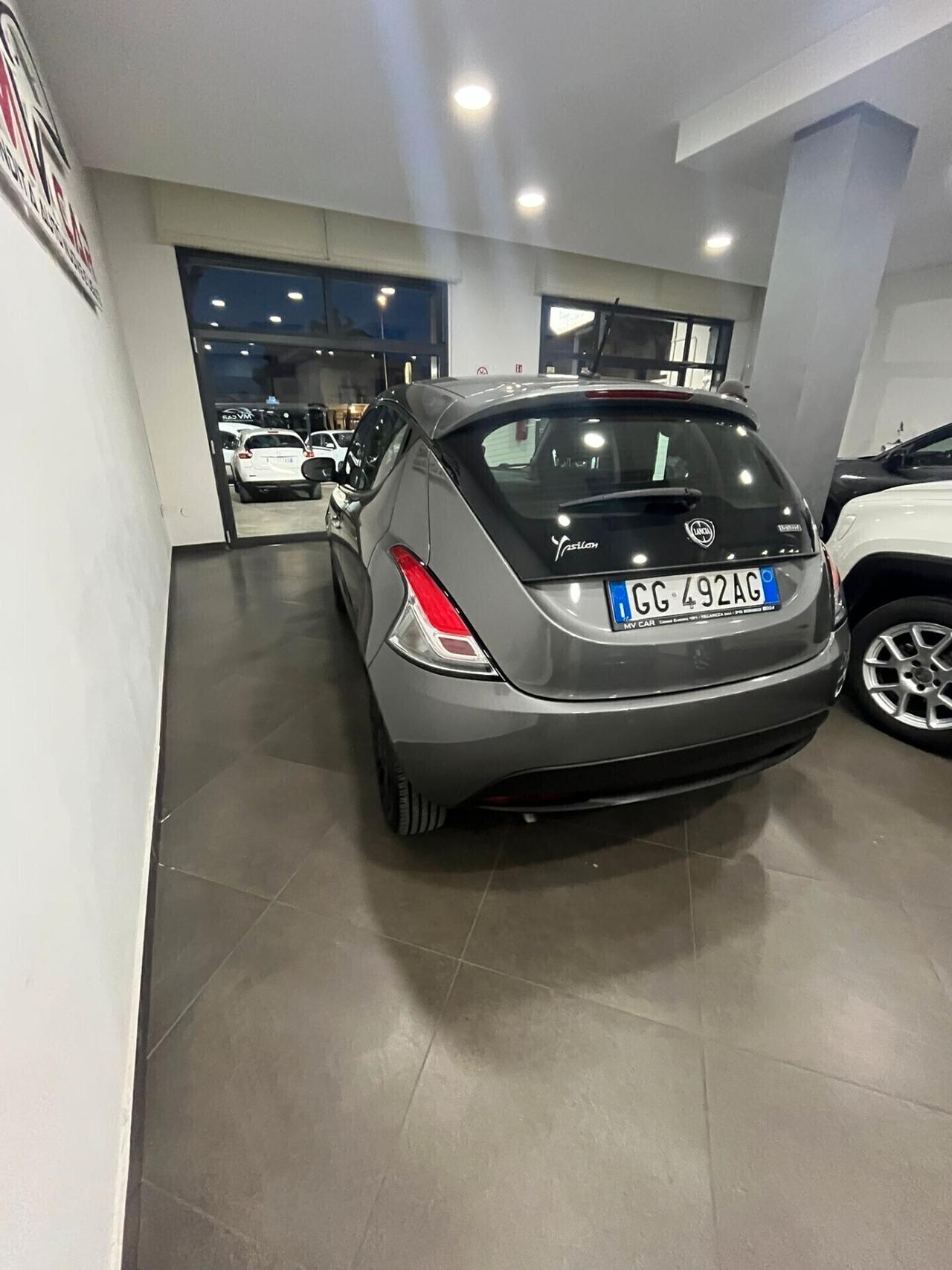 Lancia Ypsilon 1.0 5 porte S&S Benzina Hybrid Ecochic Gold