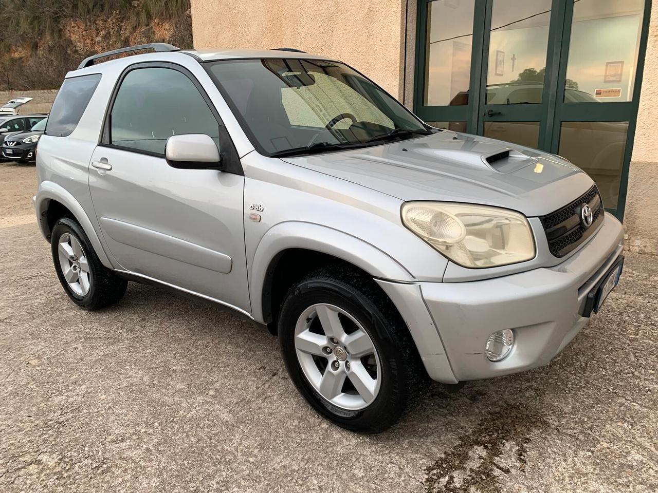 Toyota RAV4 2.0 Tdi D-4D 3 porte Sol - 2004