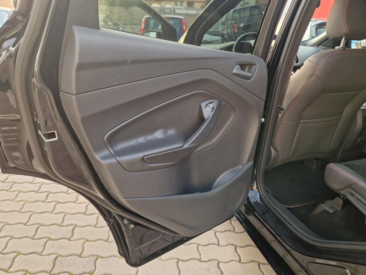 Ford Kuga 2.0 TDCI 180 CV 4WD Powershift ST-Line